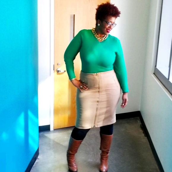 Understated Sexy Ann Taylor Pencil Skirt - Picture 1 of 5